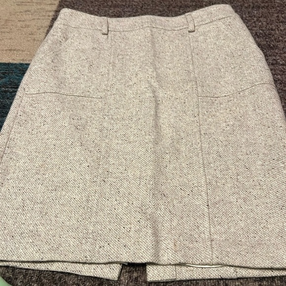 Ann Taylor Dresses & Skirts - Ann Taylor Size 8 Wool Blend Skirt